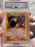 PSA 9 Dark Charizard Holo 1st Edition Team Rocket, Hobby en Vrije tijd, Verzamelkaartspellen | Pokémon, Ophalen of Verzenden, Nieuw