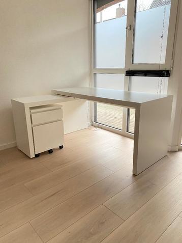 Keurige staat: wit IKEA Malm uittrekbaar bureau + ladeblok beschikbaar voor biedingen