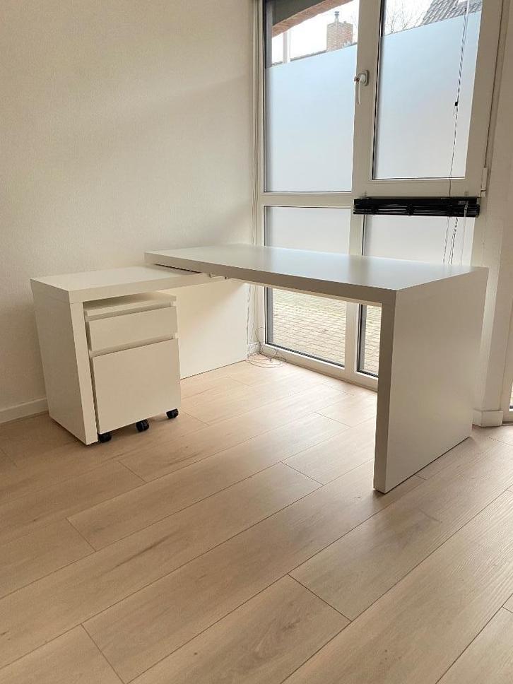 Keurige staat: wit IKEA Malm uittrekbaar bureau + ladeblok, Huis en Inrichting, Bureaus, Zo goed als nieuw, Bureau, Ophalen