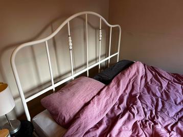 Ikea bedframe + lattenbodem - afbeelding 2