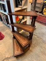 Trap mooie notenhouten bibliotheek trap met 4 treden, Doe-het-zelf en Verbouw, Ladders en Trappen, Ophalen of Verzenden, Zo goed als nieuw