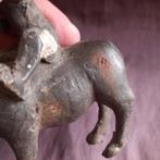 Antiek Beeldje IJzer Fluitspelend Jochie op Waterbuffel Yak, Antiek en Kunst, Verzenden