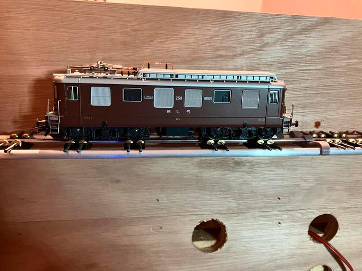 Roco 69886 BLS Ae4/4 AC locomotief voor Marklin, Hobby en Vrije tijd, Modeltreinen | H0, Zo goed als nieuw, Locomotief, Wisselstroom