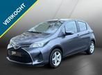 Toyota Yaris 1.3 VVT-i Aspiration Automaat 5drs, Auto's, Stof, Gebruikt, 4 cilinders, Bedrijf