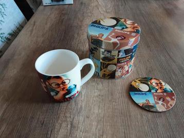 Philips museum soevenier koektrommel met mok en onderzetter. beschikbaar voor biedingen