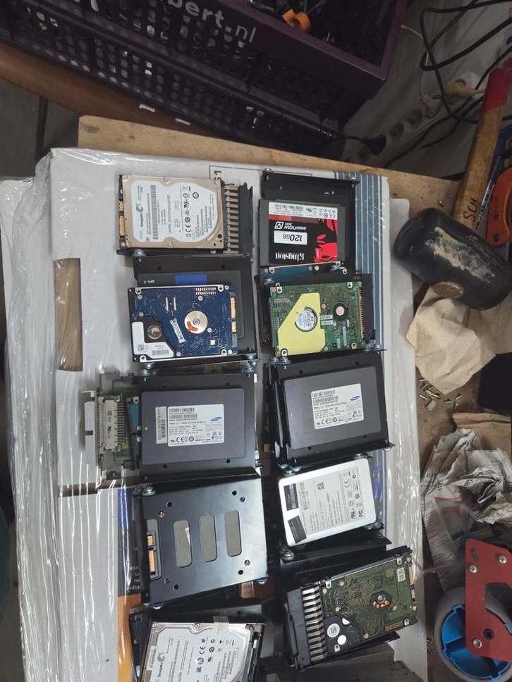 Partij Harde Schijven, SSD's & Floppy Disks (60x), Computers en Software, Harde schijven, Gebruikt, Server, Intern, SSD, Ophalen of Verzenden