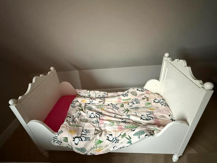 Peuterbed inclusief matras en beddengoed, Doe-het-zelf en Verbouw, IJzerwaren en Bevestigingsmiddelen, Gebruikt, Ophalen