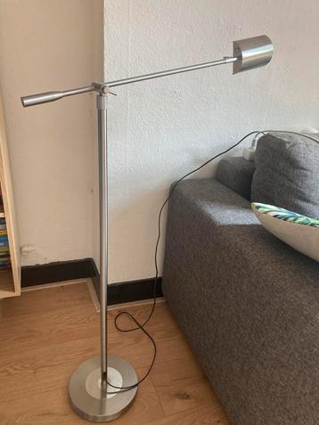 Vloerlamp / staande lamp beschikbaar voor biedingen