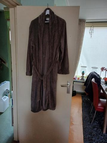 Te koop. Badjas. Leeff. 100% polyester. 1 maat. 60 br. 120 L beschikbaar voor biedingen