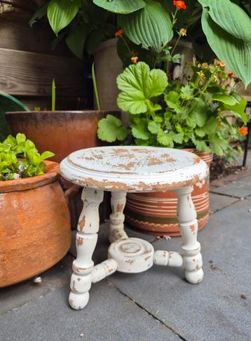 Vintage houten krukje – brocante, bohemain,landelijk, shabby beschikbaar voor biedingen