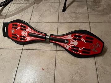 Waveboard rood beschikbaar voor biedingen