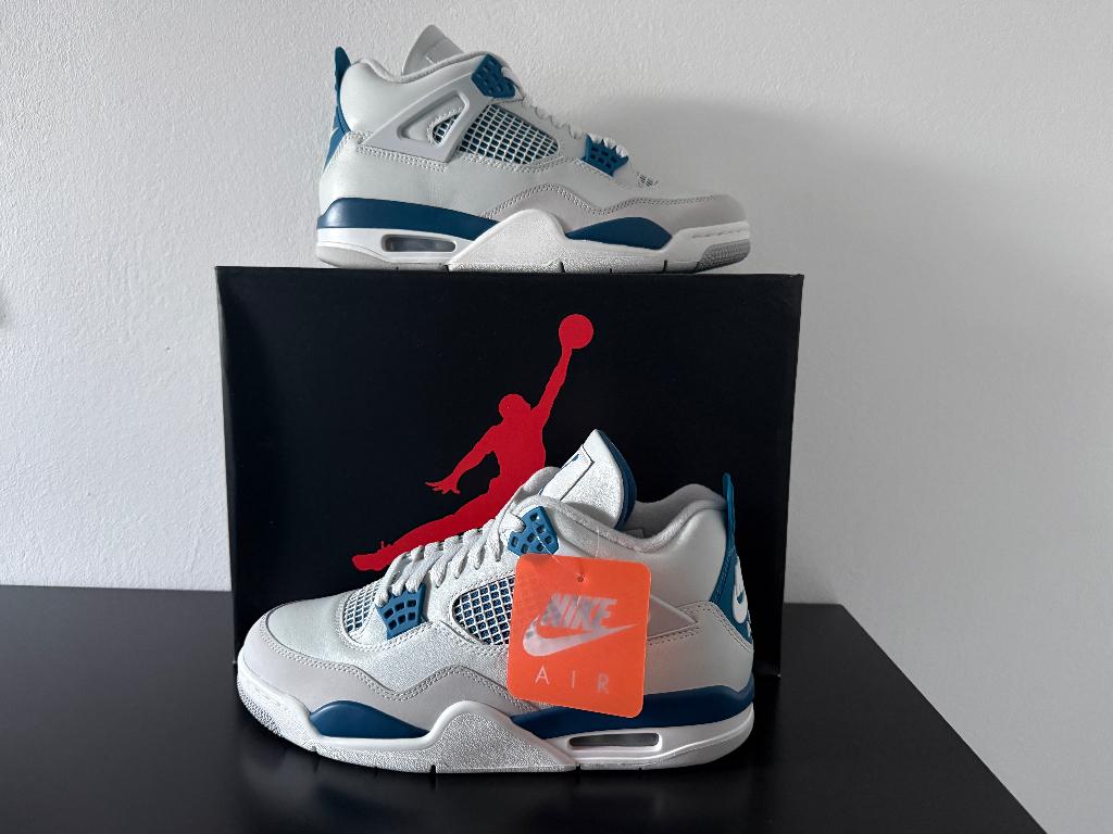 Nike Air Jordan 4 Retro ‘Military Blue (2024)’ 42, Wit, Nieuw, Ophalen of Verzenden, Sneakers of Gympen