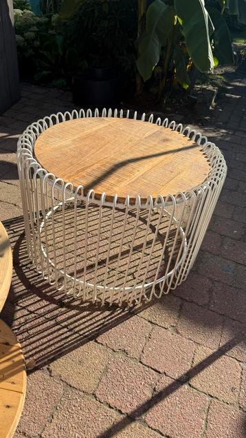 Mango Houten Salontafel met Wit Frame beschikbaar voor biedingen