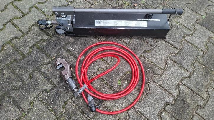 Lukas hydraulische handpomp redgereedschap brandweer., Auto diversen, Autogereedschap, Zo goed als nieuw, Ophalen