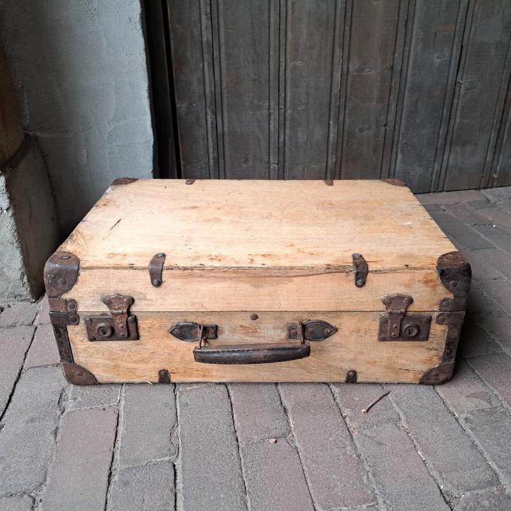 Gave oude brocante houten kist koffer metalen beslag Etage3, Huis en Inrichting, Woonaccessoires | Overige, Gebruikt, Ophalen of Verzenden