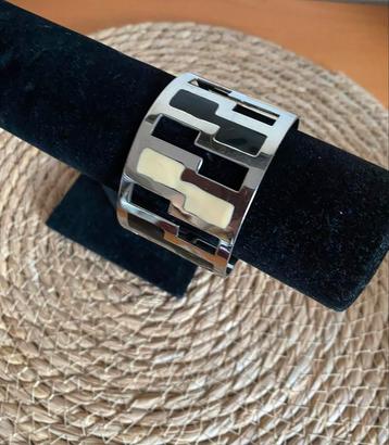 Vintage zilverkleurige manchet armband beschikbaar voor biedingen