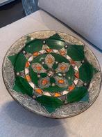 Marokkaanse serveerschaal met stenen en metaal, Huis en Inrichting, Woonaccessoires | Schalen en Manden, Gebruikt, Schaal, Rond