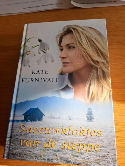 K. Furnivall - Sneeuwklokjes van de steppe, Boeken, Romans, Zo goed als nieuw, Ophalen of Verzenden
