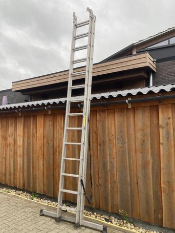 2 delige ladder 2x14 beschikbaar voor biedingen