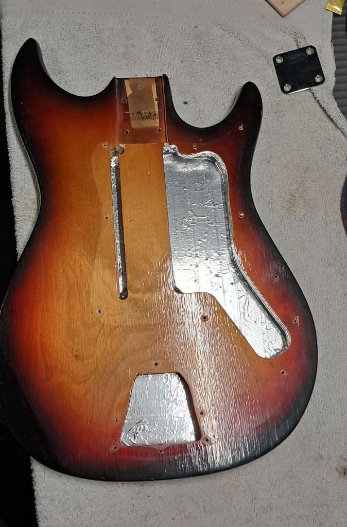 Airstream 2 elektrische gitaar, by Rosetti made by Egmond, Muziek en Instrumenten, Snaarinstrumenten | Gitaren | Elektrisch, Zo goed als nieuw