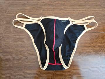 Leuke slip met bandjes beschikbaar voor biedingen