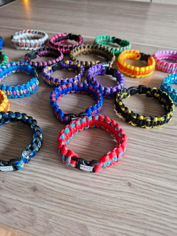 Paracord armbanden en sleutelhangers  beschikbaar voor biedingen
