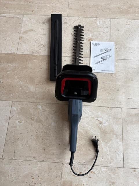 Peugeot heggenschaar TH 420 DF, 400 mm, 330 W, Ophalen, Zo goed als nieuw, Elektrisch, Peugeot