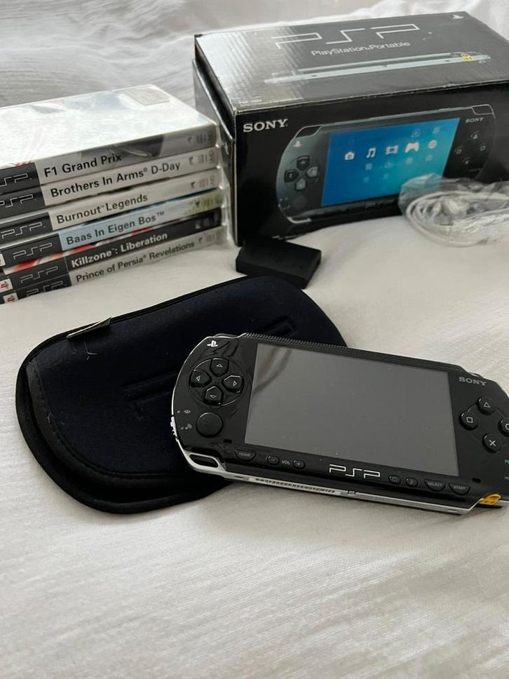 PSP 1004 Zwart + Games - Complete Set!, Spelcomputers en Games, Spelcomputers | Sony PSP, Gebruikt, PSP 3000, Zwart, Met games