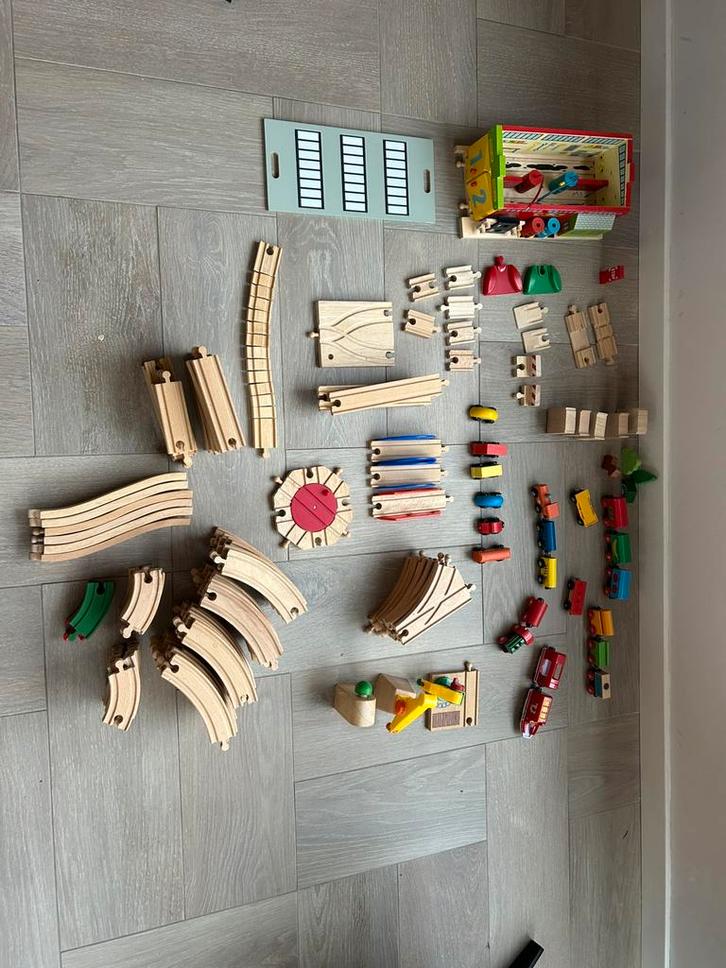 Houten treinbaan, Kinderen en Baby's, Speelgoed | Houten speelgoed, Gebruikt, Rij- of Hobbelspeelgoed, Ophalen of Verzenden
