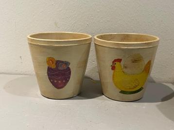 2 x kleine aardewerk potje handbeschilderd. Pasen haas kip beschikbaar voor biedingen