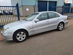 Mercedes-Benz E-klasse 240 Avantgarde Aut. *199.916 KM*CLIMA, Auto's, Automaat, Achterwielaandrijving, Gebruikt, Zwart
