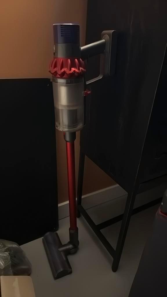Dyson V10 Origin (filter defect?), Witgoed en Apparatuur, Stofzuigers, Gebruikt, Stofzuiger, Minder dan 1200 watt, Reservoir, Ophalen