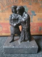 Bronzen beeldje steun elkaar, Antiek en Kunst, Kunst | Beelden en Houtsnijwerken, Ophalen of Verzenden