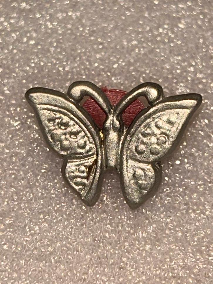 Vlinder pin, Verzamelen, Speldjes, Pins en Buttons, Zo goed als nieuw, Speldje of Pin, Dier of Natuur, Ophalen of Verzenden