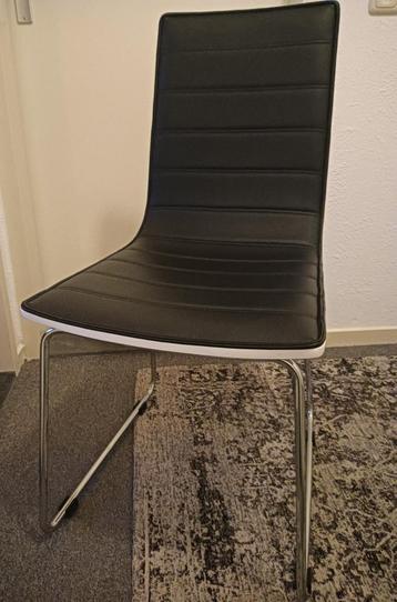 Stoel beschikbaar voor biedingen
