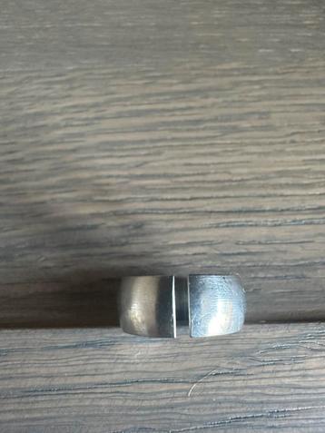 Stalen ring (steentje mist) beschikbaar voor biedingen