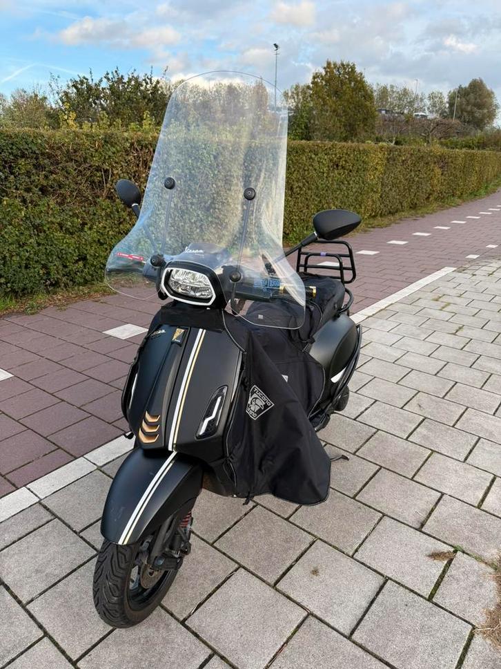 Vespa sprint Full Option 2019 | 11.700 km Mat zwart, Fietsen en Brommers, Snorfietsen en Snorscooters, Zo goed als nieuw, Vespa