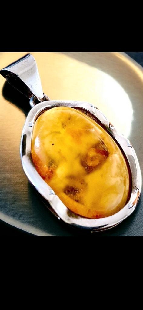 Zilveren hanger met strogele Baltische zeeamber., Sieraden, Tassen en Uiterlijk, Kettinghangers, Nieuw, Zilver, Geel, Overige voorstellingen