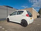Toyota Aygo 1.0 12V Vvt-i 5DRS 2008 Wit, Auto's, Toyota, Voorwielaandrijving, Stof, Zwart, Origineel Nederlands