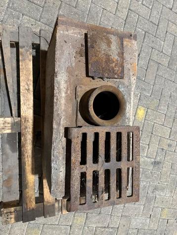Gebruikte ijzeren Afvoerput beschikbaar voor biedingen