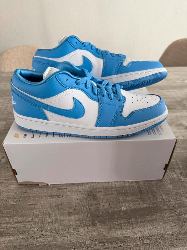 Te koop nieuw paar nike air jordan 1 low in maat 44,5 (44.5), Kleding | Heren, Schoenen, Nieuw, Sneakers of Gympen, Blauw, Ophalen of Verzenden