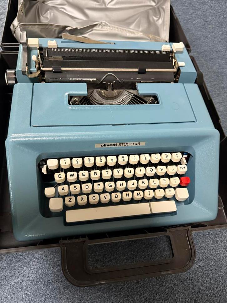 Olivetti Studio 46 Typmachine met Koffer, Antiek en Kunst, Antiek | Kantoor en Zakelijk, Ophalen
