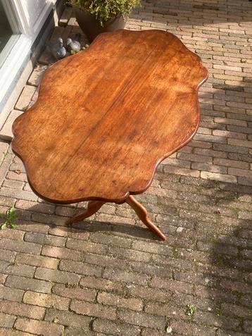 Mahonie Wijntafeltje beschikbaar voor biedingen