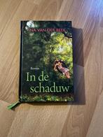 Ina van der Beek - In de schaduw, Boeken, Ophalen of Verzenden, Zo goed als nieuw, Ina van der Beek, Nederland