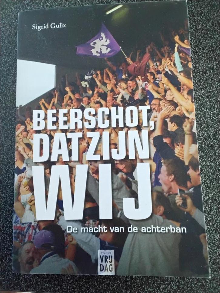 Sigrid Gulix - Beerschot, dat zijn wij, Boeken, Sportboeken, Zo goed als nieuw, Balsport, Ophalen of Verzenden