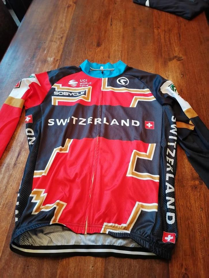 Zwitserland Wielerkleding Set - Zo Goed Als Nieuw, Sport en Fitness, Wielrennen, Zo goed als nieuw, Helm, Ophalen