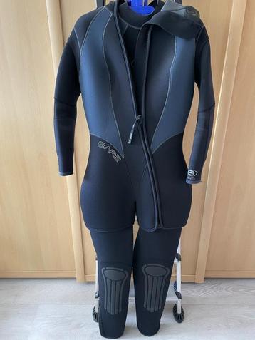 Te koop ; dames duikpak Bare maat 16.  Slecht een paar keer  beschikbaar voor biedingen