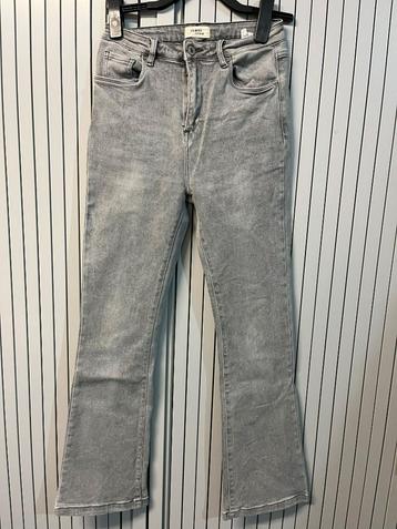 Leuke Jeans flair broek beschikbaar voor biedingen