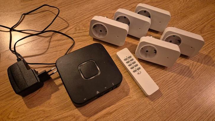 KlikAanKlikUit Set met Control Station en draadloze stekkers, Doe-het-zelf en Verbouw, Alarmsystemen, Zo goed als nieuw, Compleet systeem