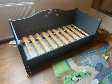 Kinderbed met la beschikbaar voor biedingen